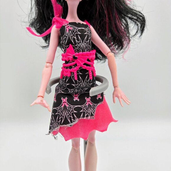Monster High Draculaura Frights Camera Action Black Carpet Doll Mattel 2008 Read - Picture 4 of 16